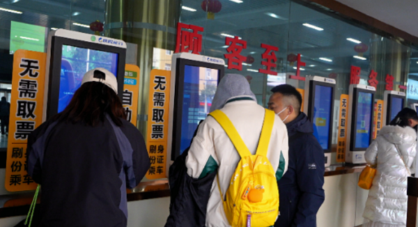 追梦路上丨信阳汽车站跑出新年“加速度”  温暖旅客返程路