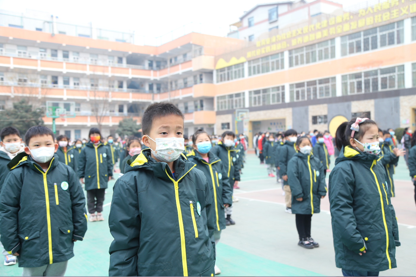 黄河路第二小学筑梦新学期一起向未来