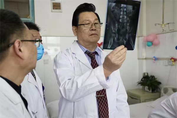 首页>洛阳>正文>2月26日,来自北京中医药大学东直门医院的徐林院士和