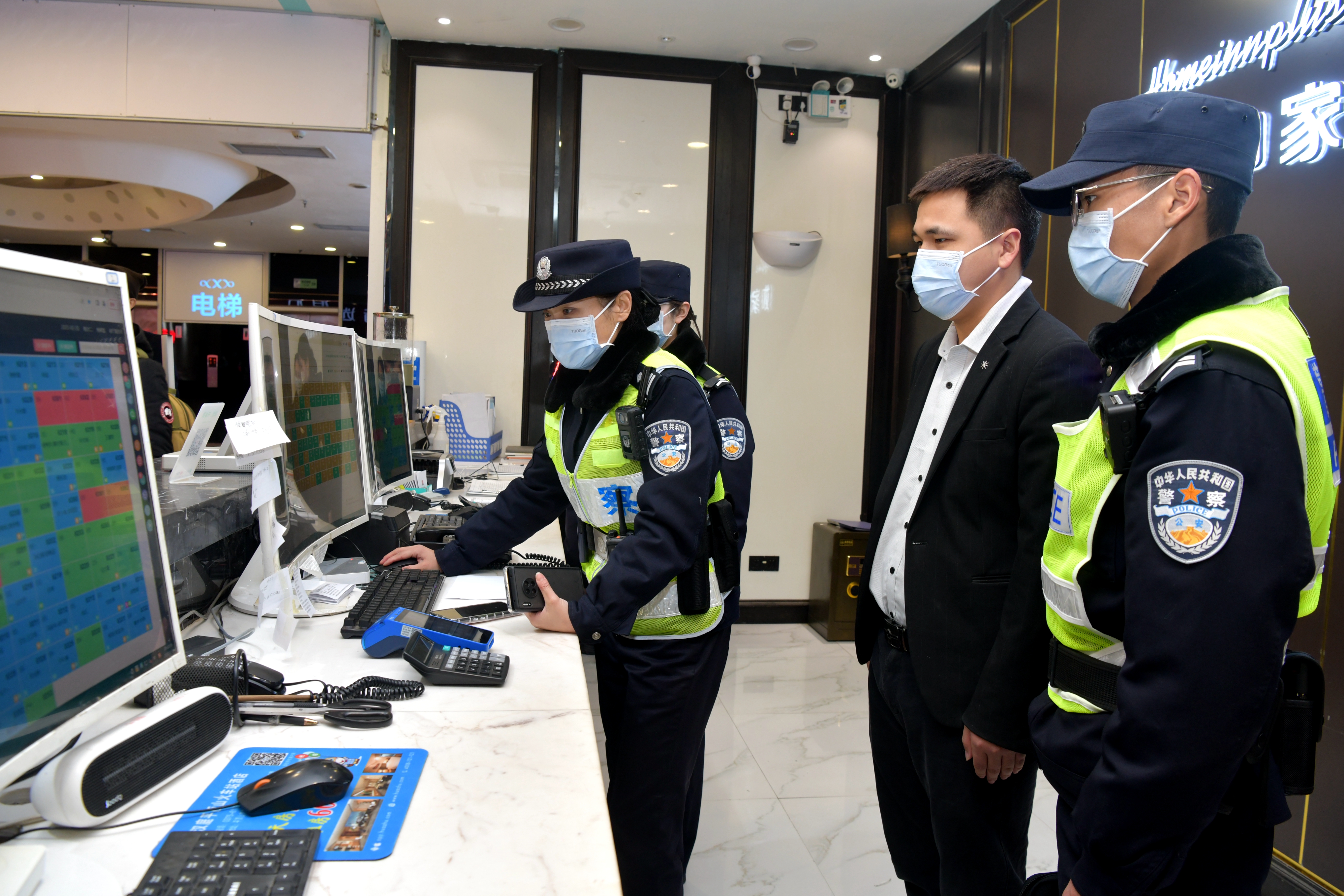 郑州警方开展社会面集中清理清查统一行动
