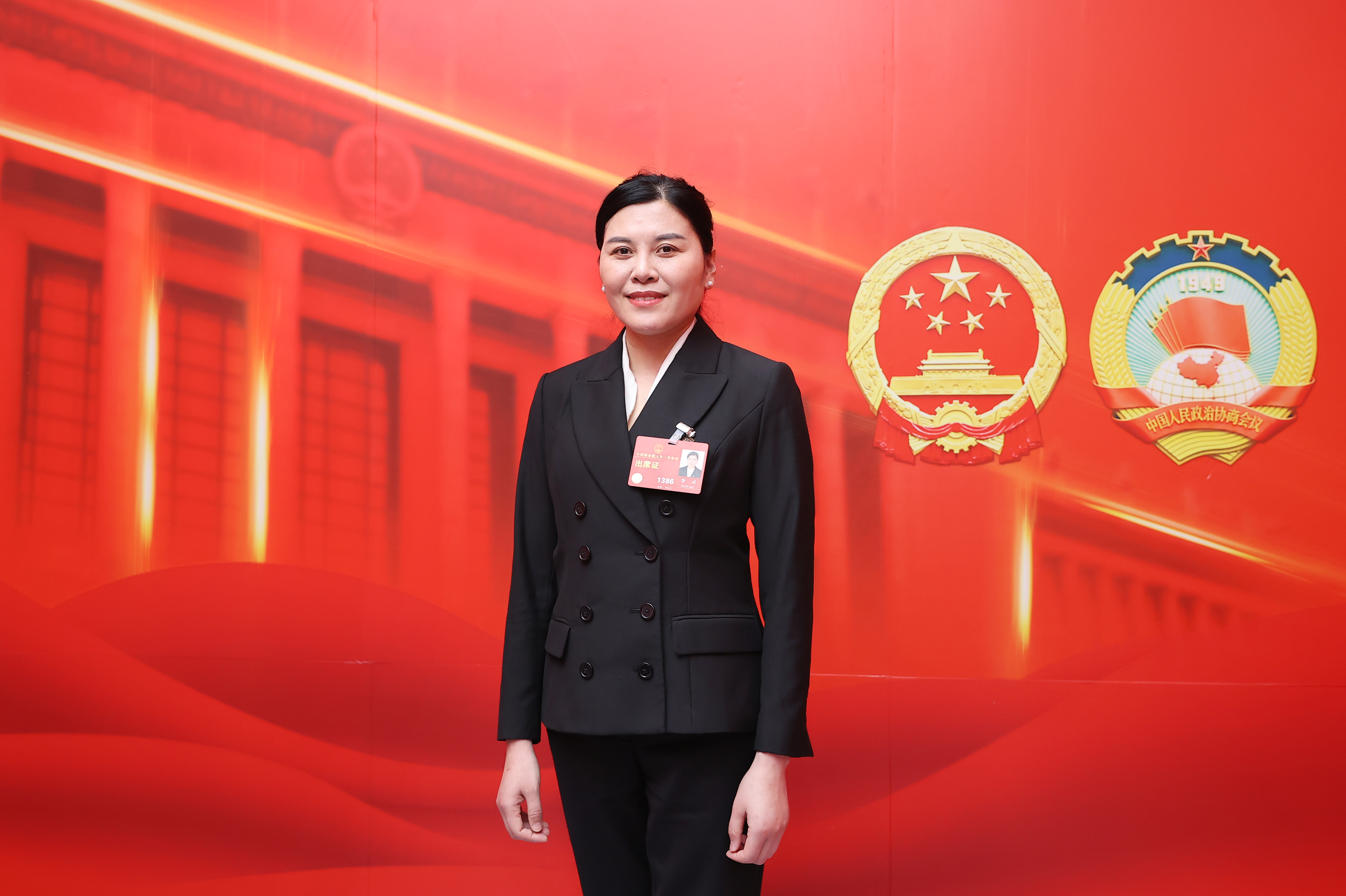 两会她声音全国人大代表李灵推动实施农村留守儿童心理健康教育