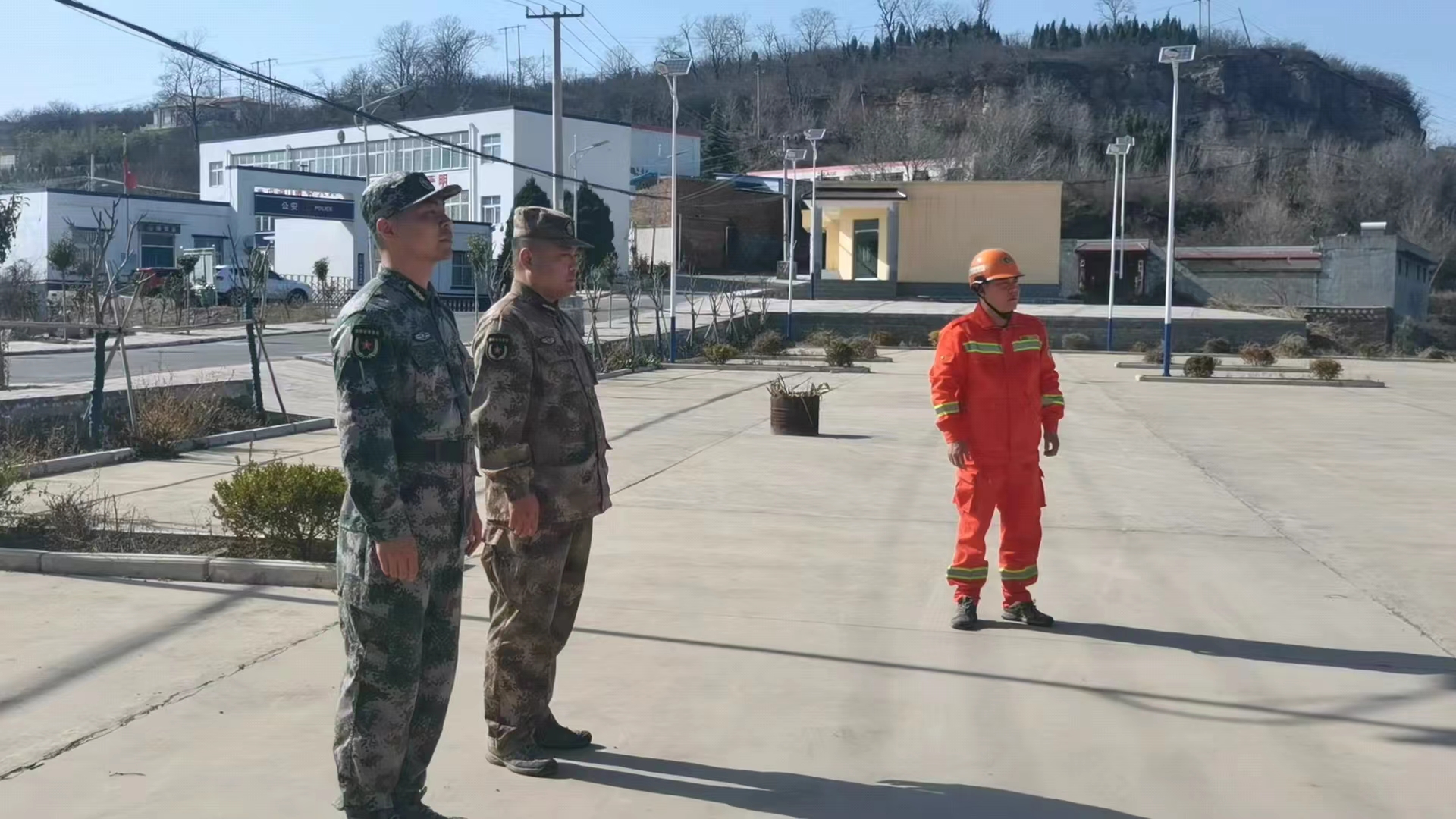 以练提能防患未燃博爱县寨豁乡开展民兵应急排森林消防演练