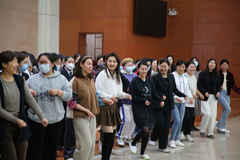 安阳市文峰区人民法院开展春暖花开季巾帼绽芳华三八妇女节主题活动