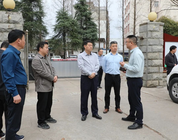 信阳市浉河区区长赵军华调研城市花园建设和园林绿化工作