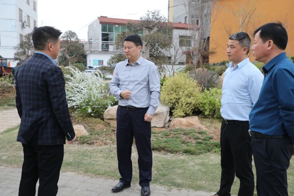 信阳市浉河区区长赵军华调研城市花园建设和园林绿化工作