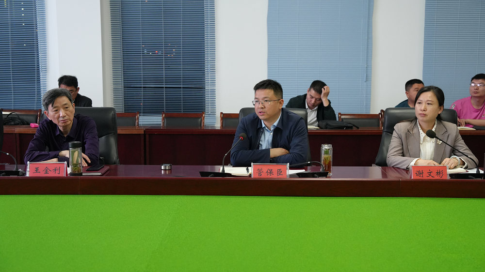 管保臣主持召开新区项目汇报会