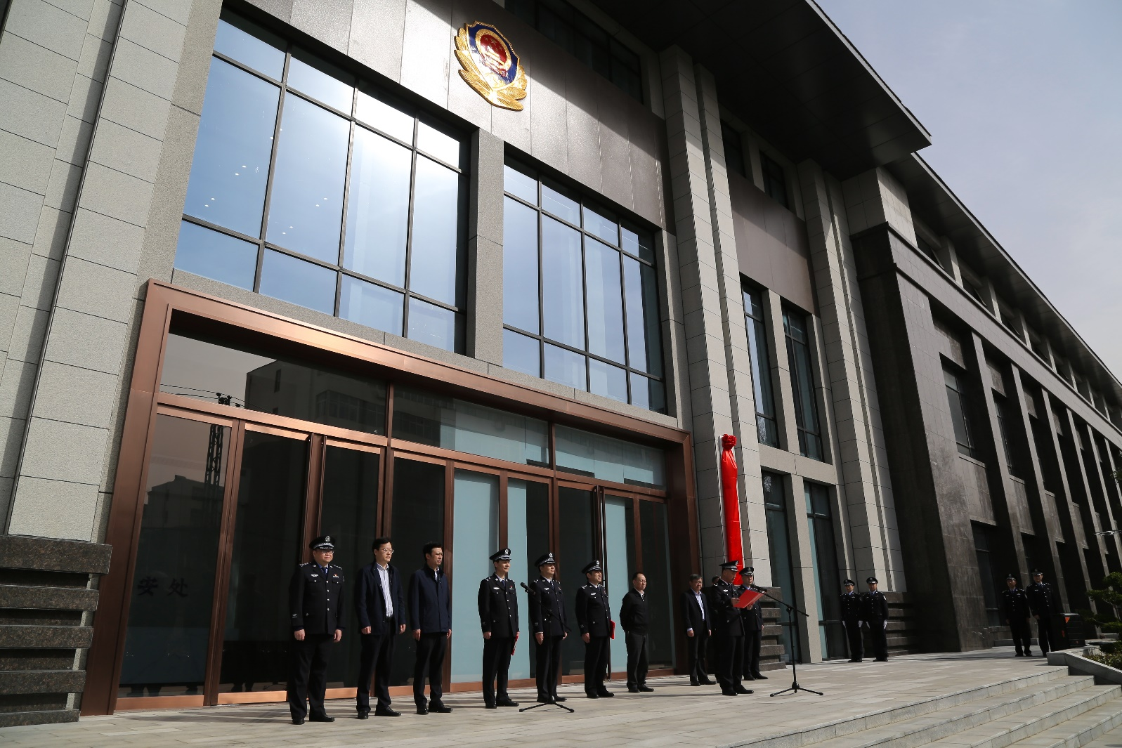 洛阳铁路公安处举行办公新址揭牌启用仪式