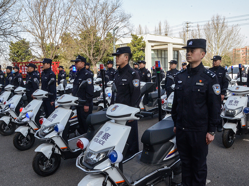一村格一警40余台警用电动摩托车发放到位