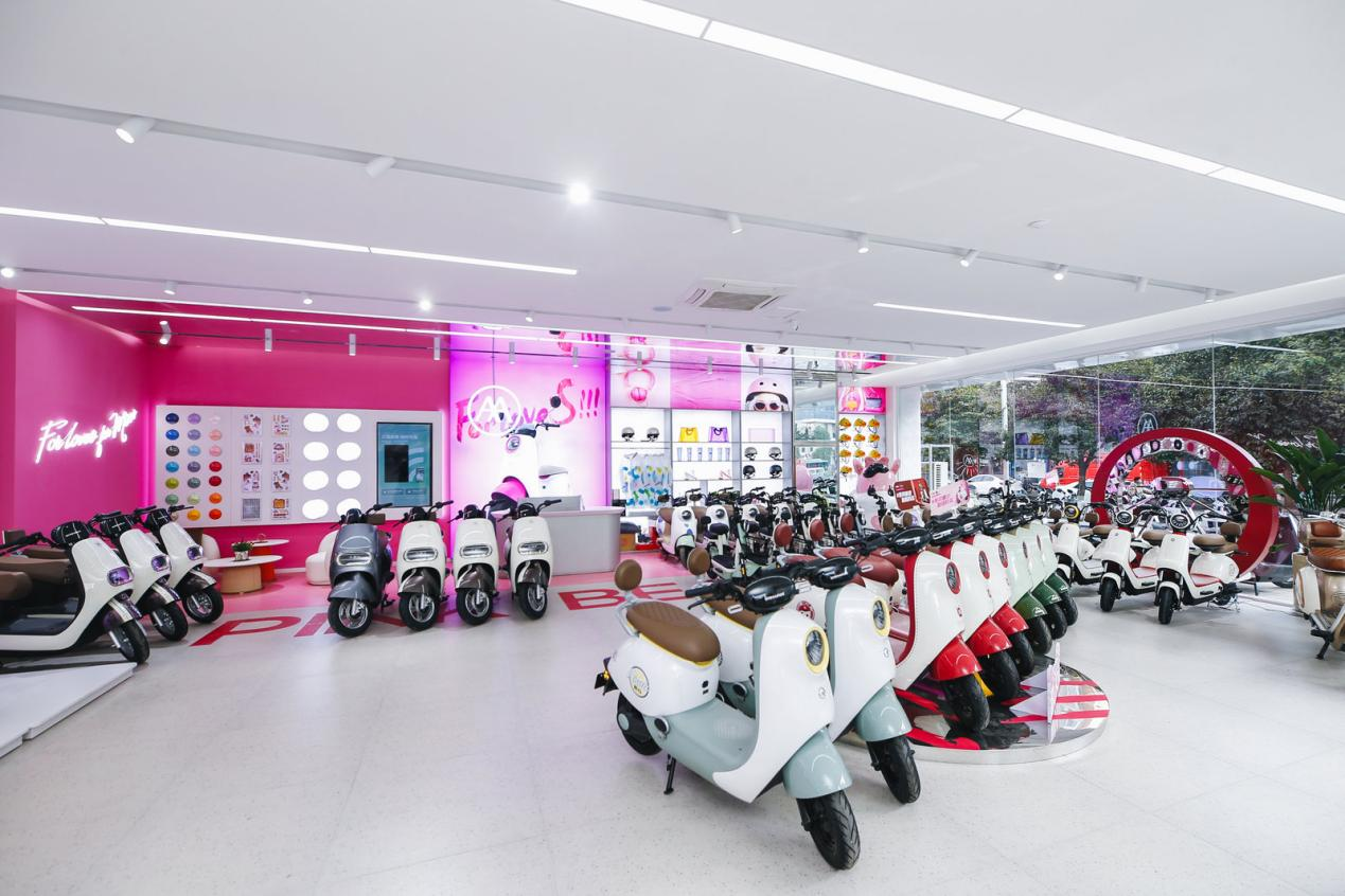 两轮电动车行业首个女性主题时尚门店落地郑州爱玛带来全新购物体验