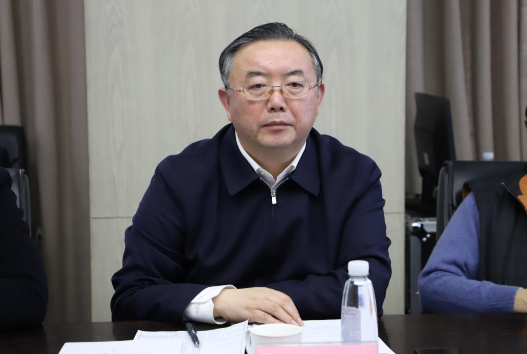 首页>都市产经报道>正文>河南盛林董事长涂建胜对与会人员表示热烈的