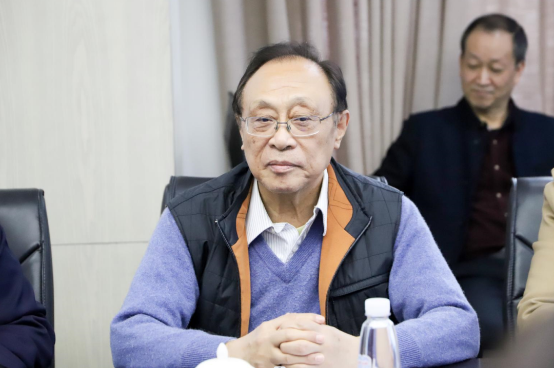 座谈会后,河南盛林董事长涂建胜也将五粮液与河南盛林联合开发打造的