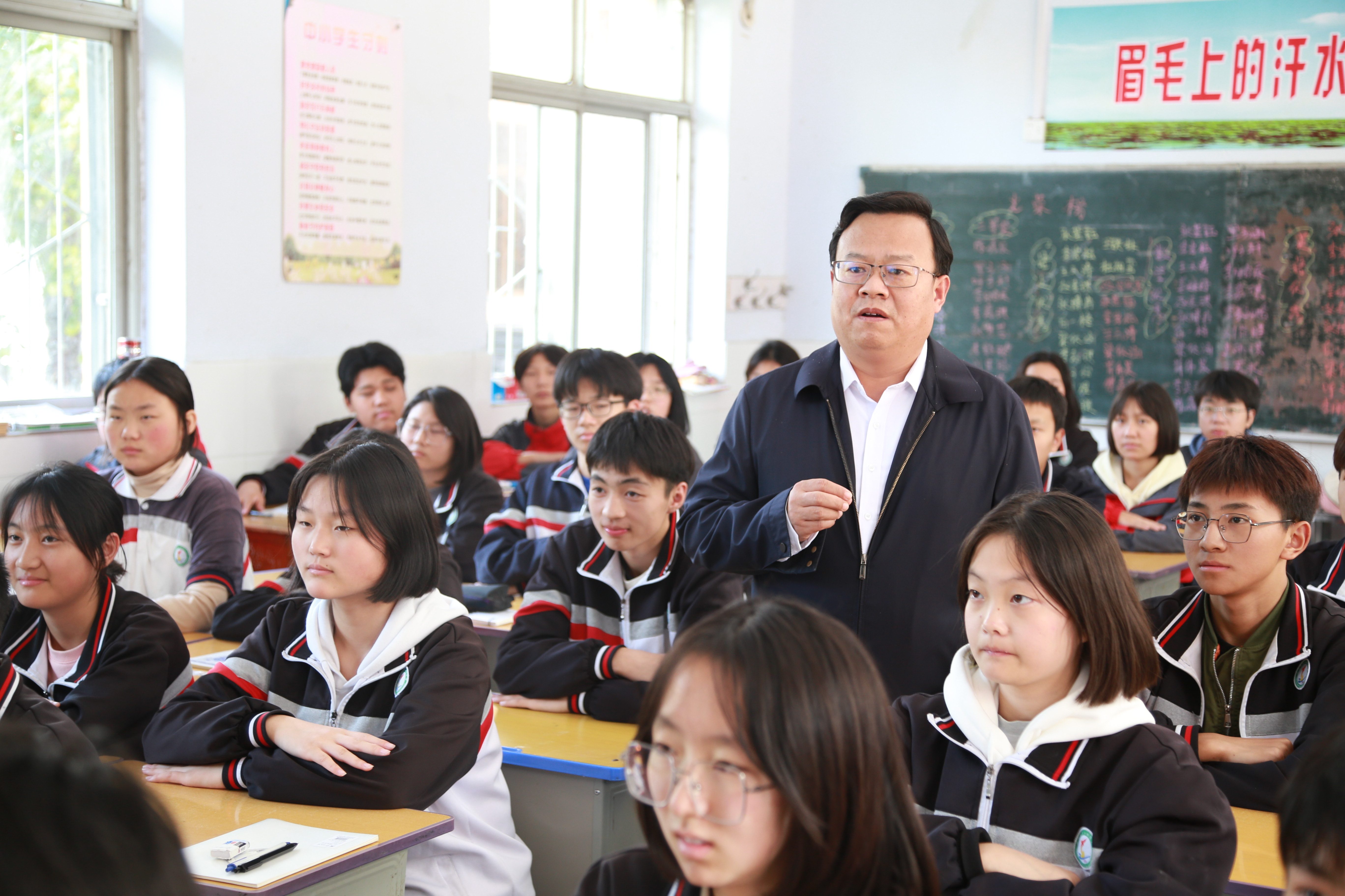 首页>三门峡>正文>灵宝市第二初级中学坚持"让每个学生都走向成功"的