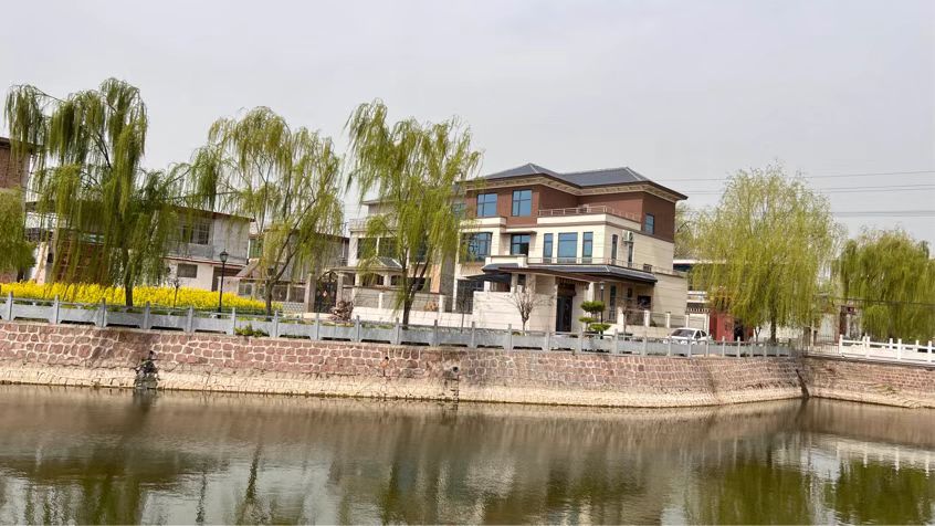 临颍县胡桥村村民盖别墅村里有奖补你说得劲不得劲