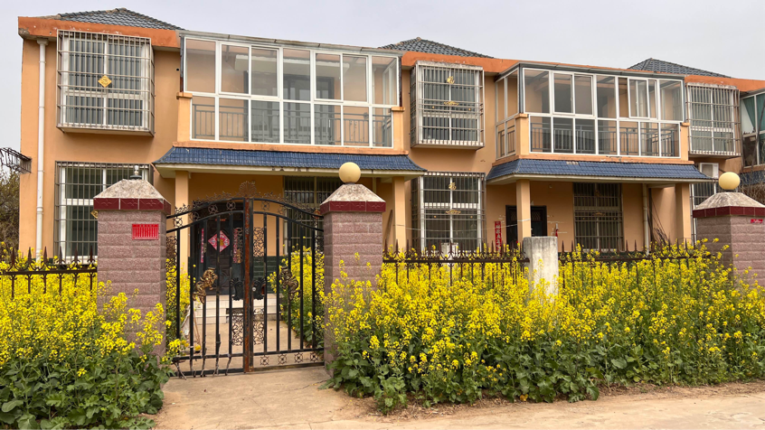 临颍县胡桥村村民盖别墅村里有奖补你说得劲不得劲