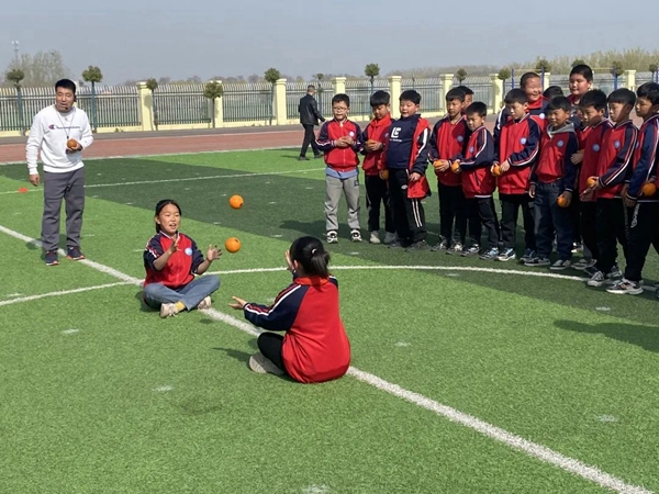 河南省体育与健康教育送教下乡到十里铺镇实验小学