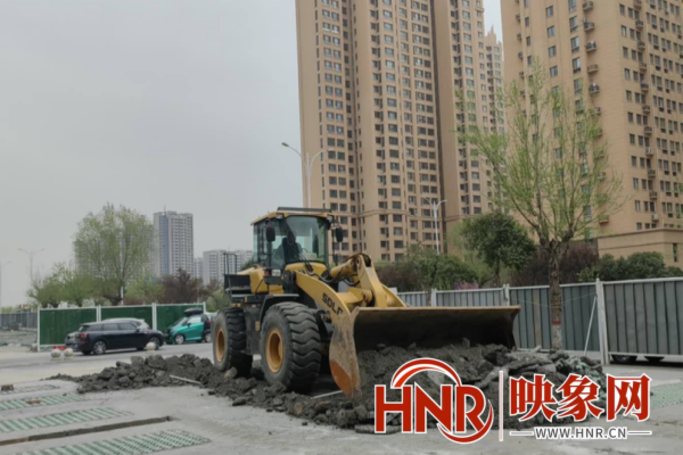 新乡市城管局：依法治理违法停车场