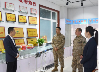 修武县人武部领导到河南华东电缆开展民兵潜力调查工作