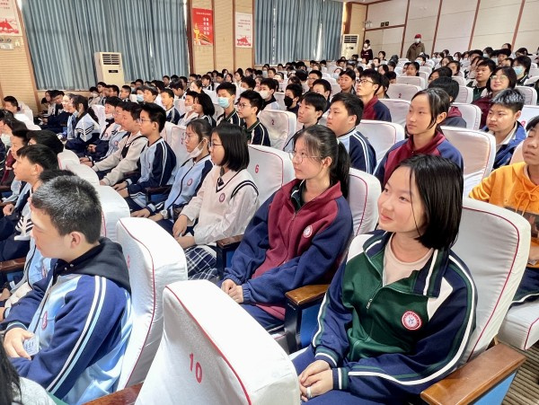 郑州市第五十八中学:传国学经典 恰同学少年
