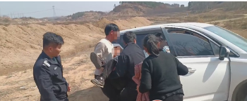 桐柏公安：纠纷现场“出意外” 民警出手“双排解”