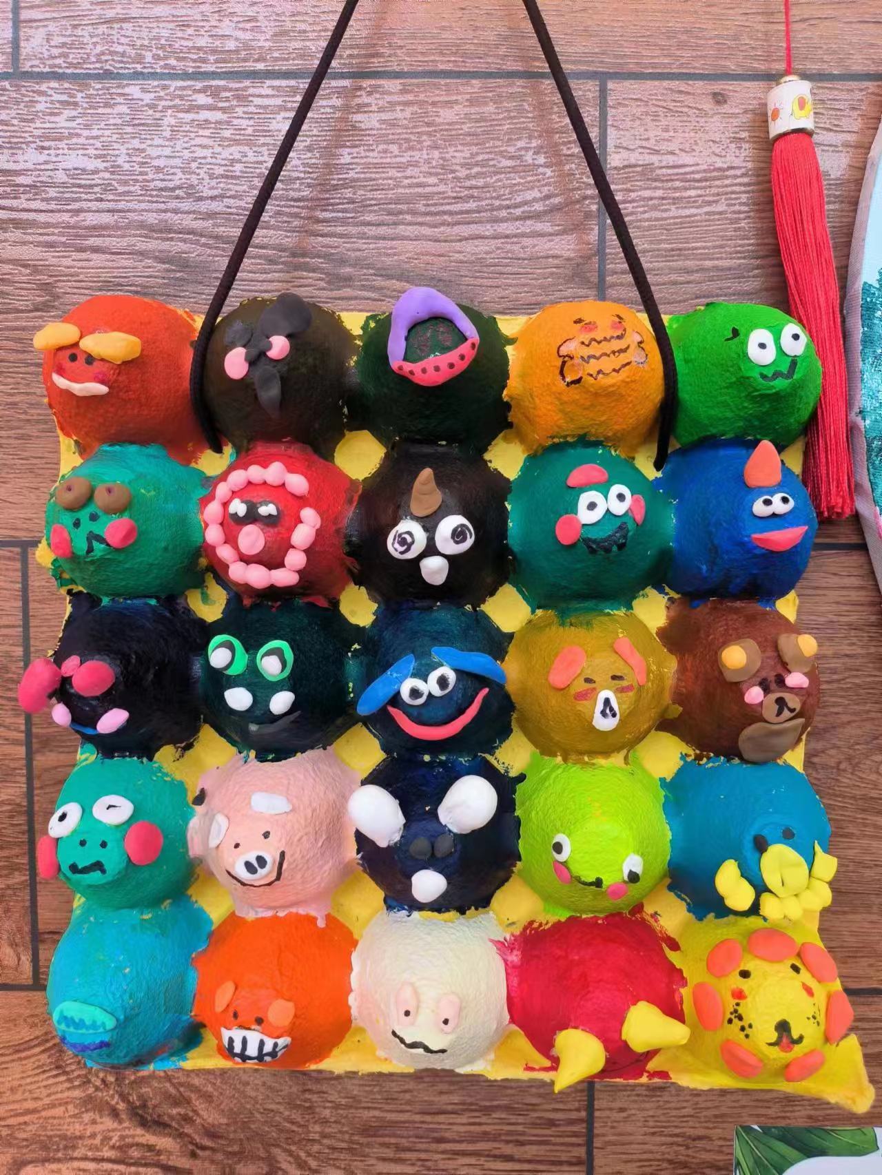 开封市集英小学开展环保主题手工作品展活动