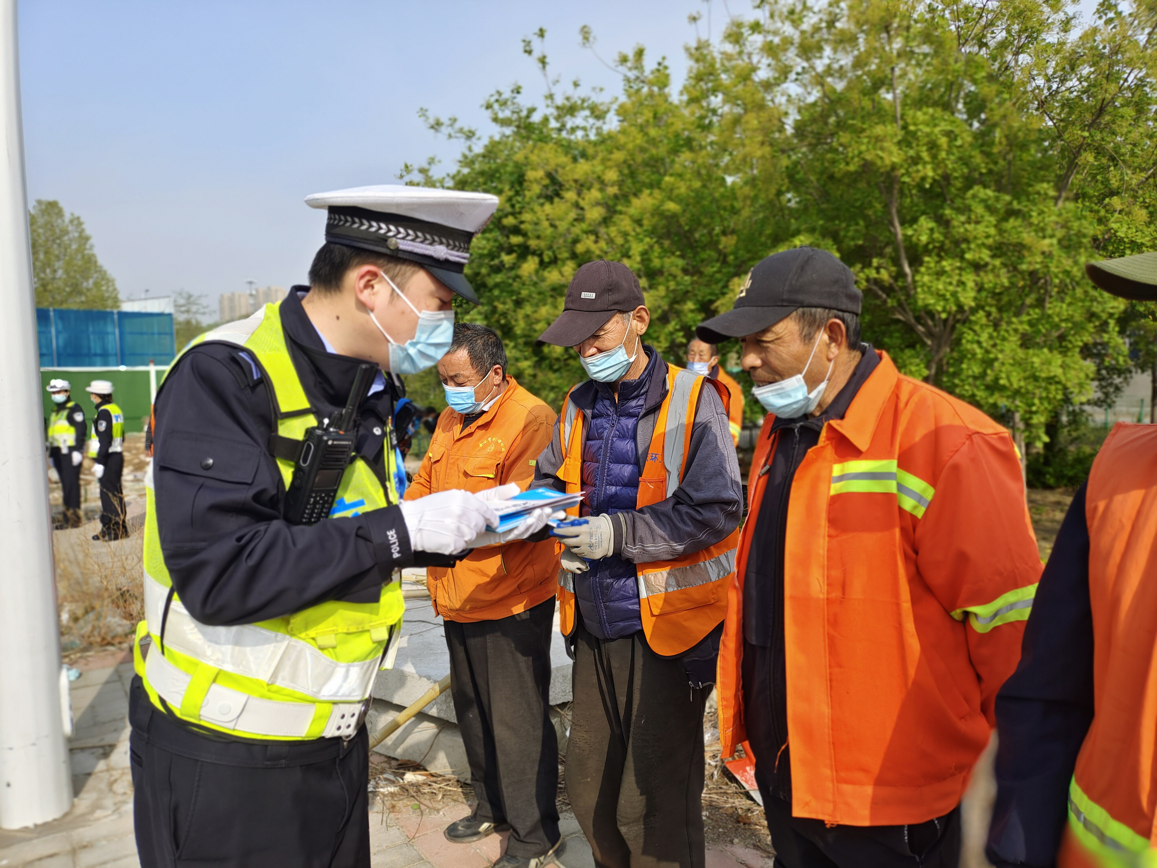 —郑州交警五支队持续开展进城务工人员宣传活动