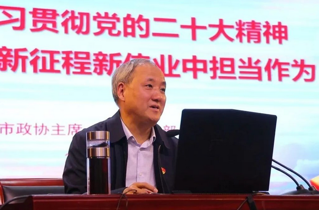 焦作市政协主席、市委宣传部长宫松奇到焦作焦煤中央医院宣讲党的二十大精神