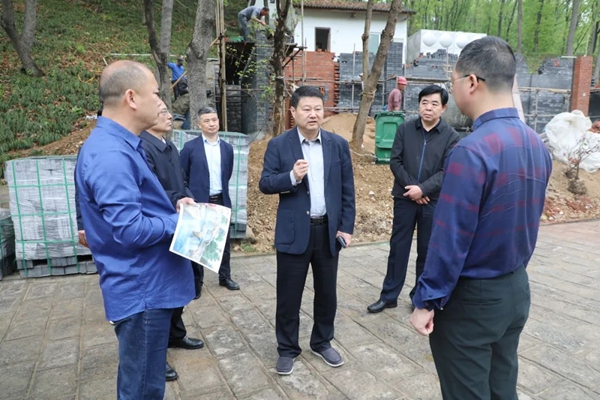 信阳市浉河区区长赵军华调研胜利南路改造及茶庄园建设项目