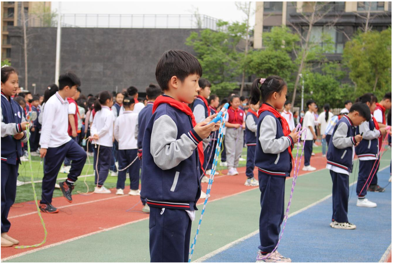 绳彩舞动秀我风采郑州市郑东新区美秀小学