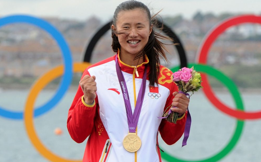 本身作为奥运选手,退役后又转型为体育媒体人的徐莉佳对中国