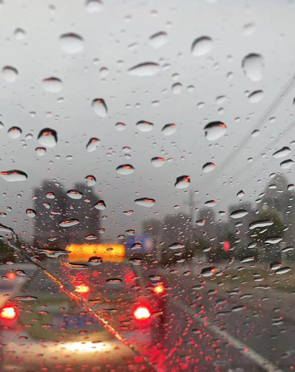 “早高峰+小雨”模式，担心堵车？这些行车技巧送给您！