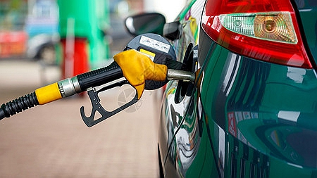 油价又要降！国内多地95号汽油或回归“7元时代”