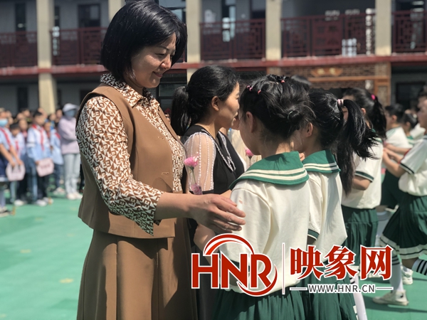 开封市财政厅东街小学举行第二届全国家庭教育宣传周启动仪式