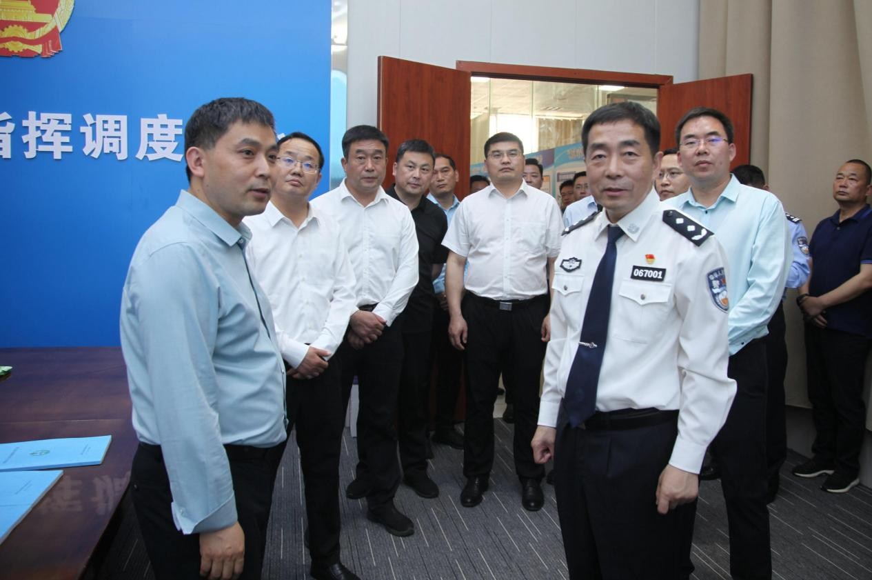 政法委书记柳波,周口市副市长,市公安局局长张元明出席会议并讲话