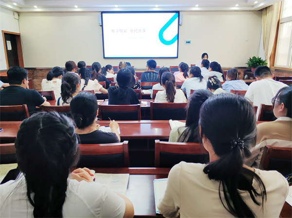 郑州市二七区马寨一中：提升数字素养 助力教师成长