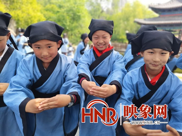 开封市禹王台区松楼小学开展“品传统文化 承民族精神”研学活动