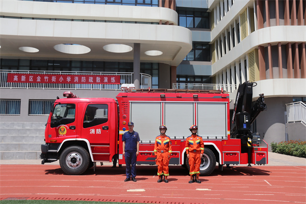 消防车进校园，“沉浸式”体验不一般！郑州高新区金竹街小学举行消防应急疏散演练