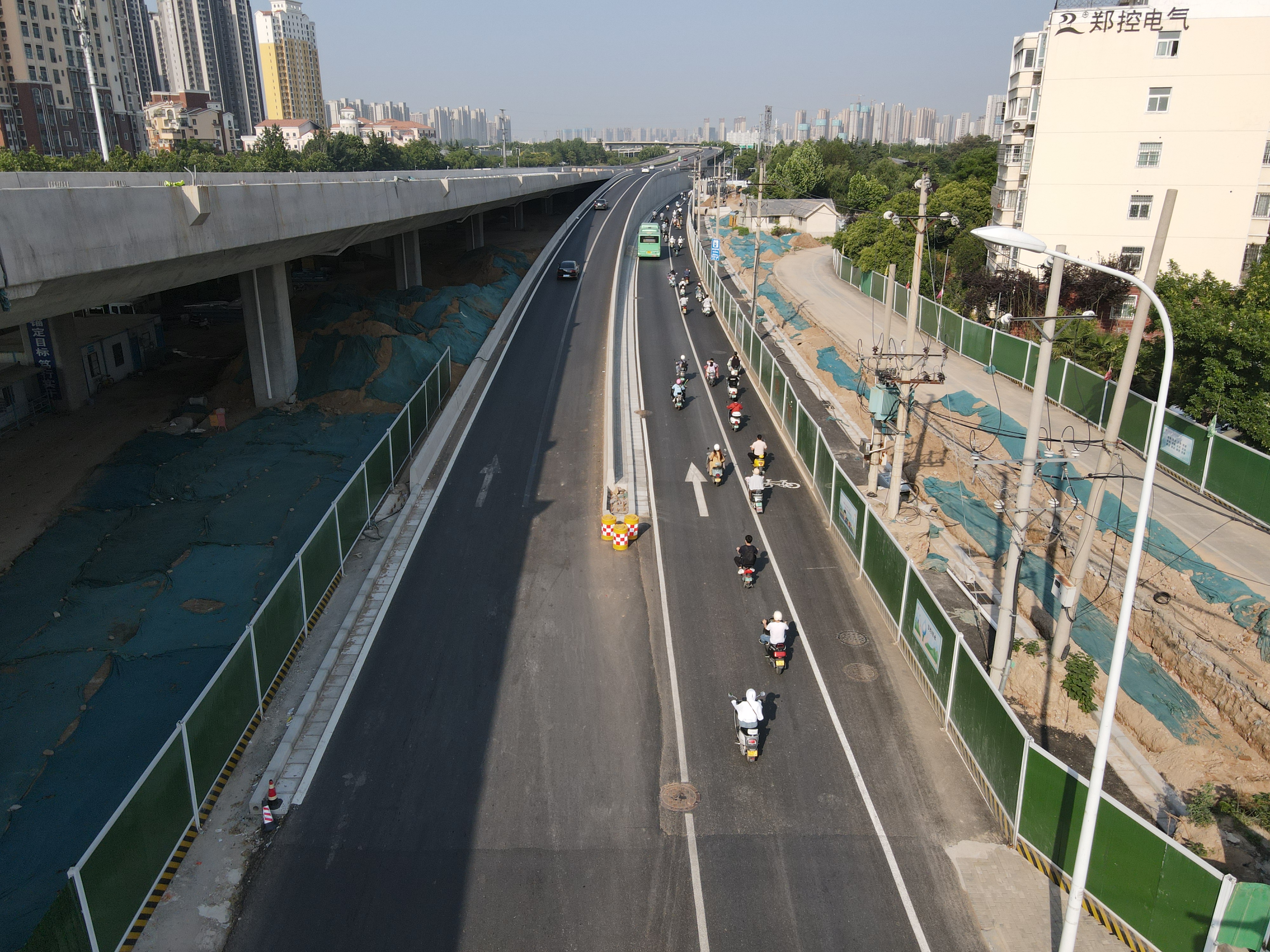 离通车更近一步 郑州彩虹桥电厂路以西南侧地面道路恢复主线通车