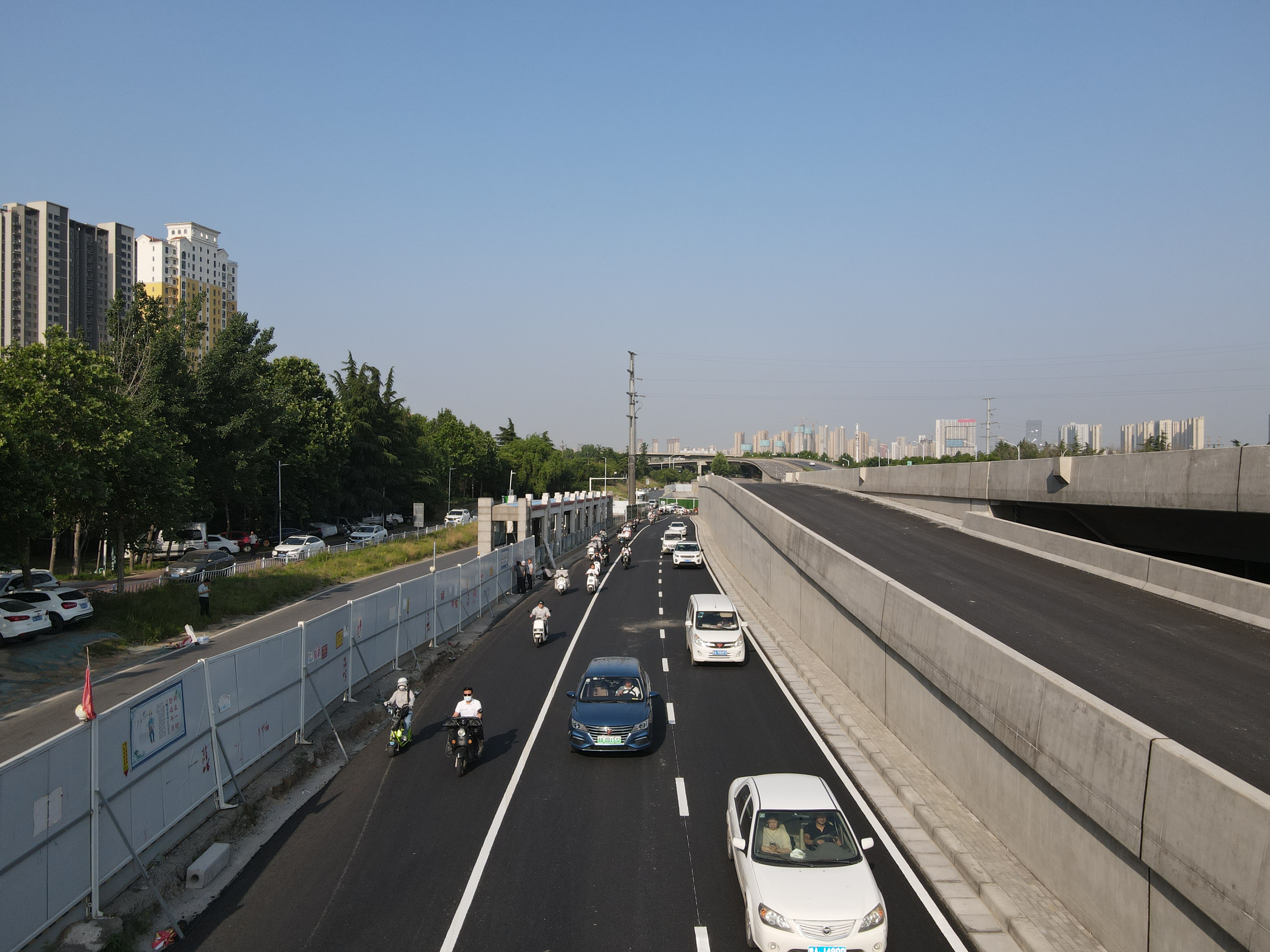 离通车更近一步 郑州彩虹桥电厂路以西南侧地面道路恢复主线通车