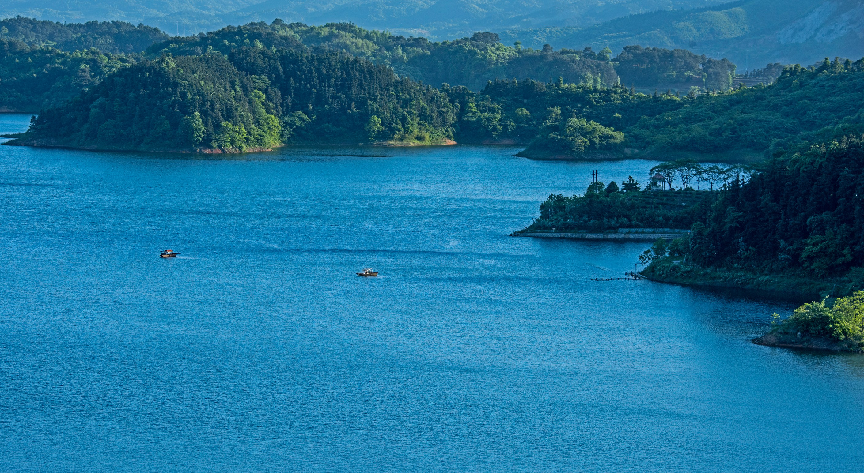 图集新县香山湖绿水青山两相宜