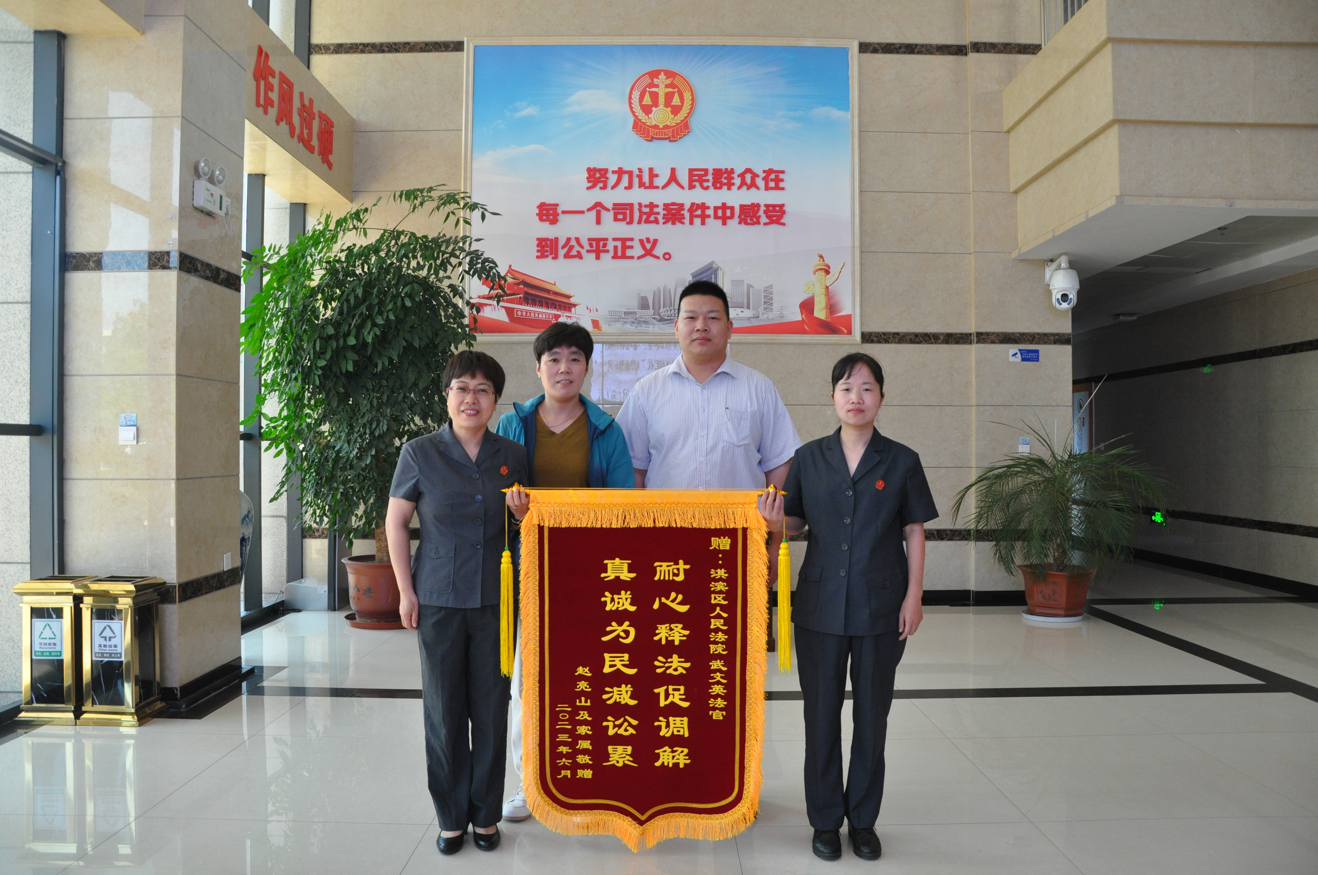 提供劳务受伤害遭遇赔偿难 淇滨区法院法官耐心调解化纠纷