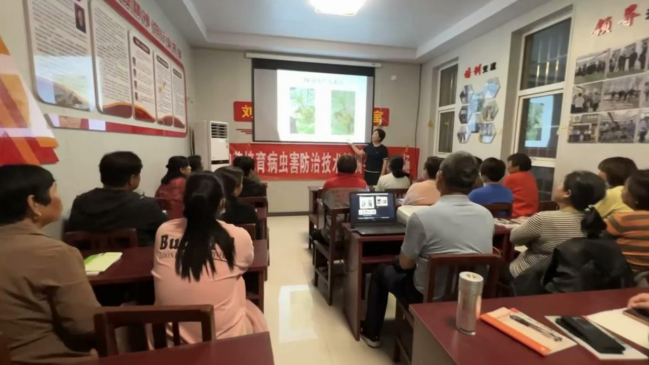 安阳市劳模创新工作室联盟举办农村夜校送技术上门