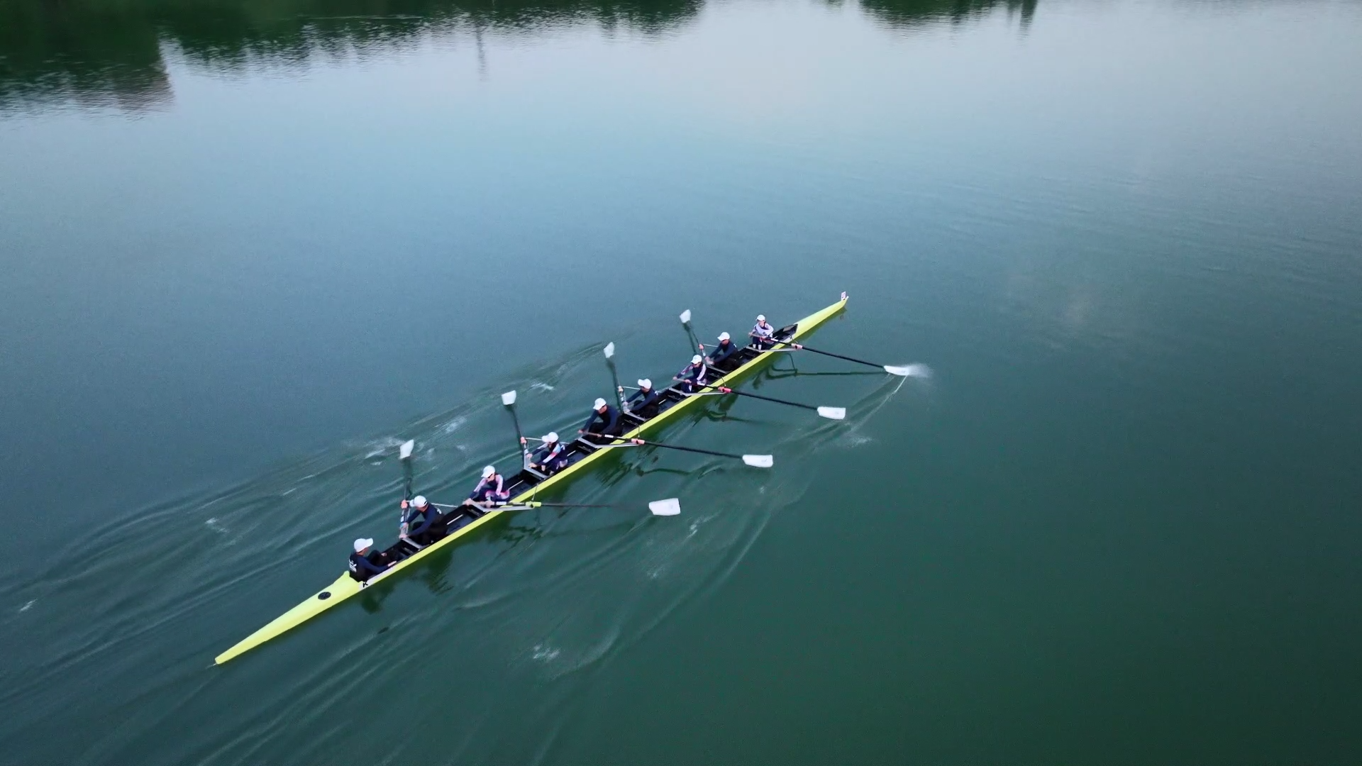 43支队伍水上显身手2023年一带一路河南郑州龙子湖高校赛艇挑战赛开赛