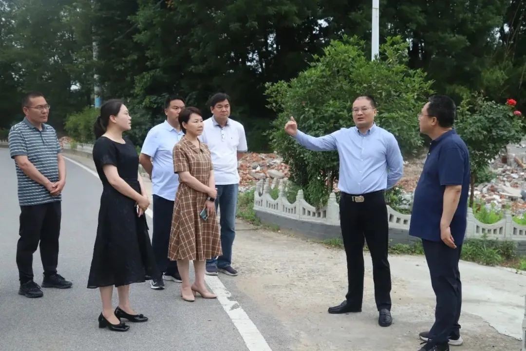 淅川县政府党组副书记罗建伟,淅川县政府党组成员王达忠,衡尚武一行到