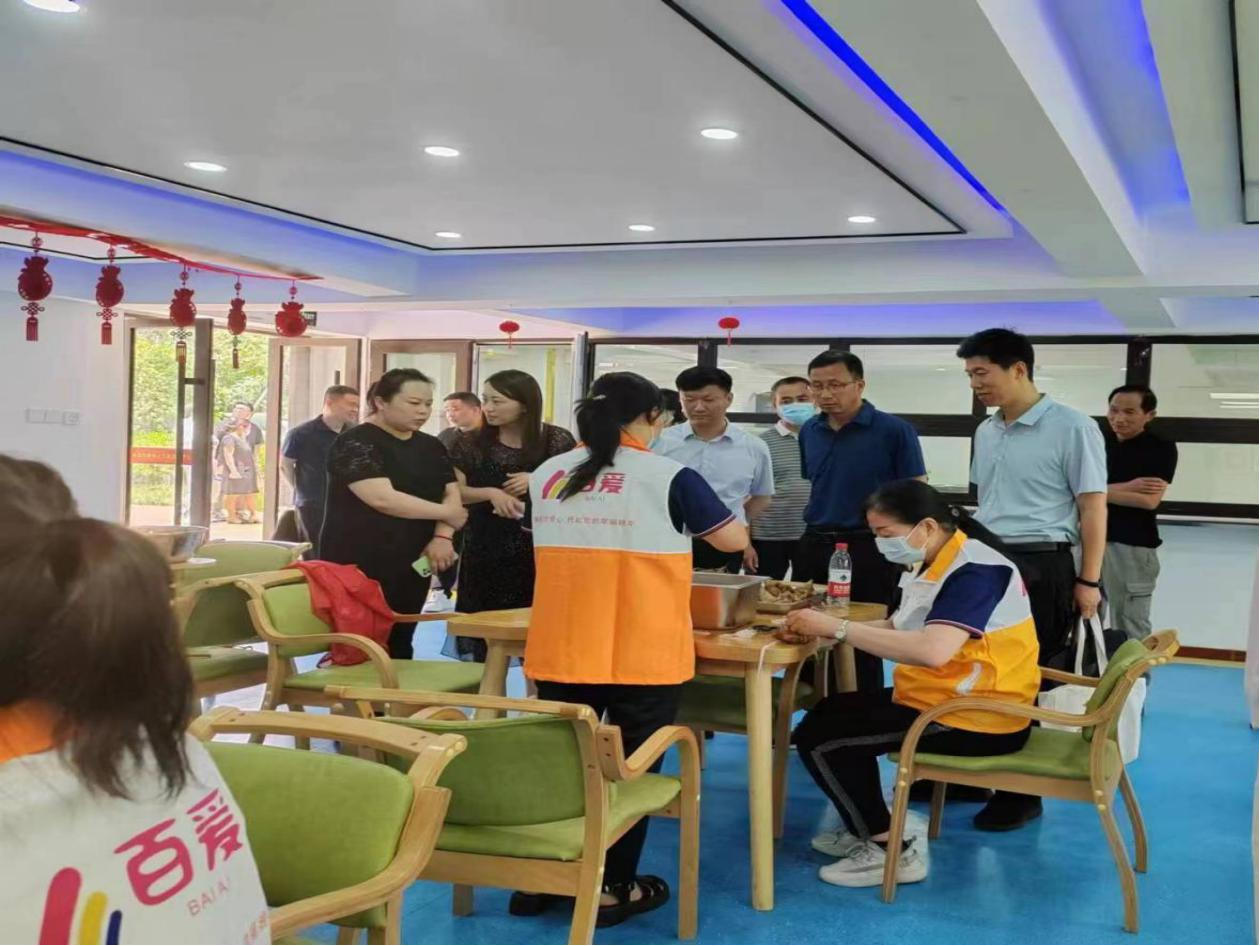 粽情端午 关爱孤老