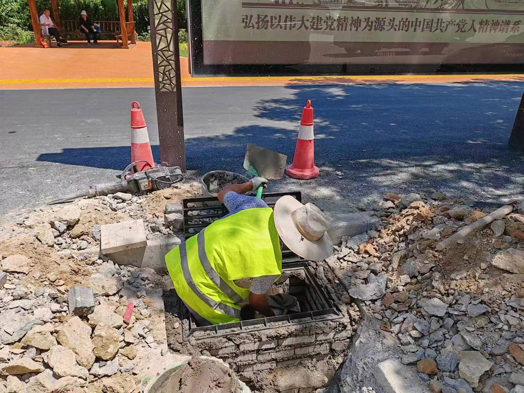 开封市示范区城管局市政处扎实推进辖区公交站亭积水点改造工作