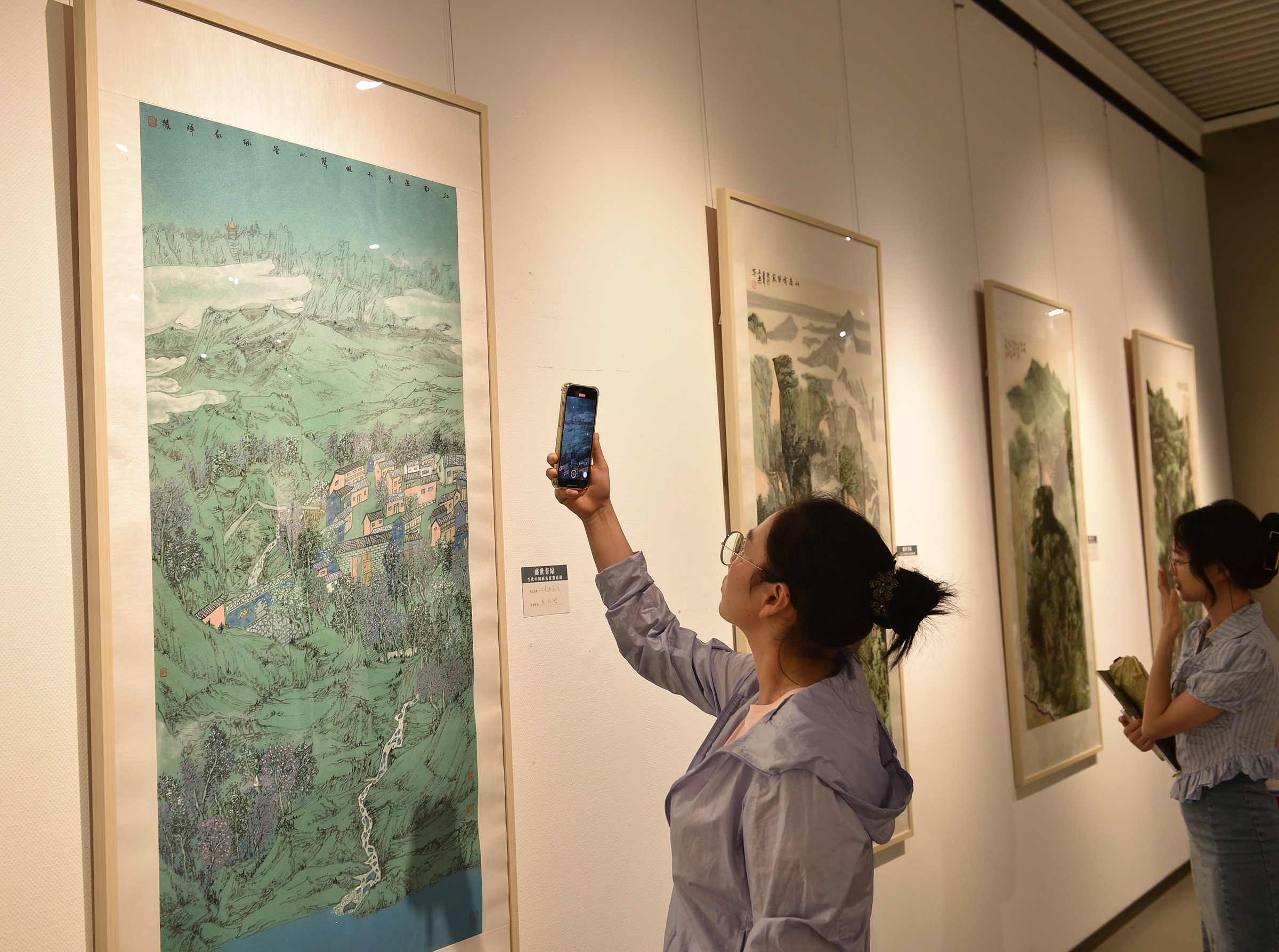 聚焦“盛世青绿”！当代中国画名家邀请展在郑开幕
