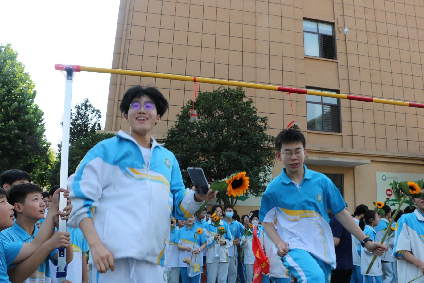 郑州四中实验学校举行2023届毕业典礼暨中考总动员