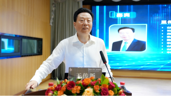 新乡医学院副院长王辉,高级工程师张学东,郑州大学教授蒋慧琴,郝长付