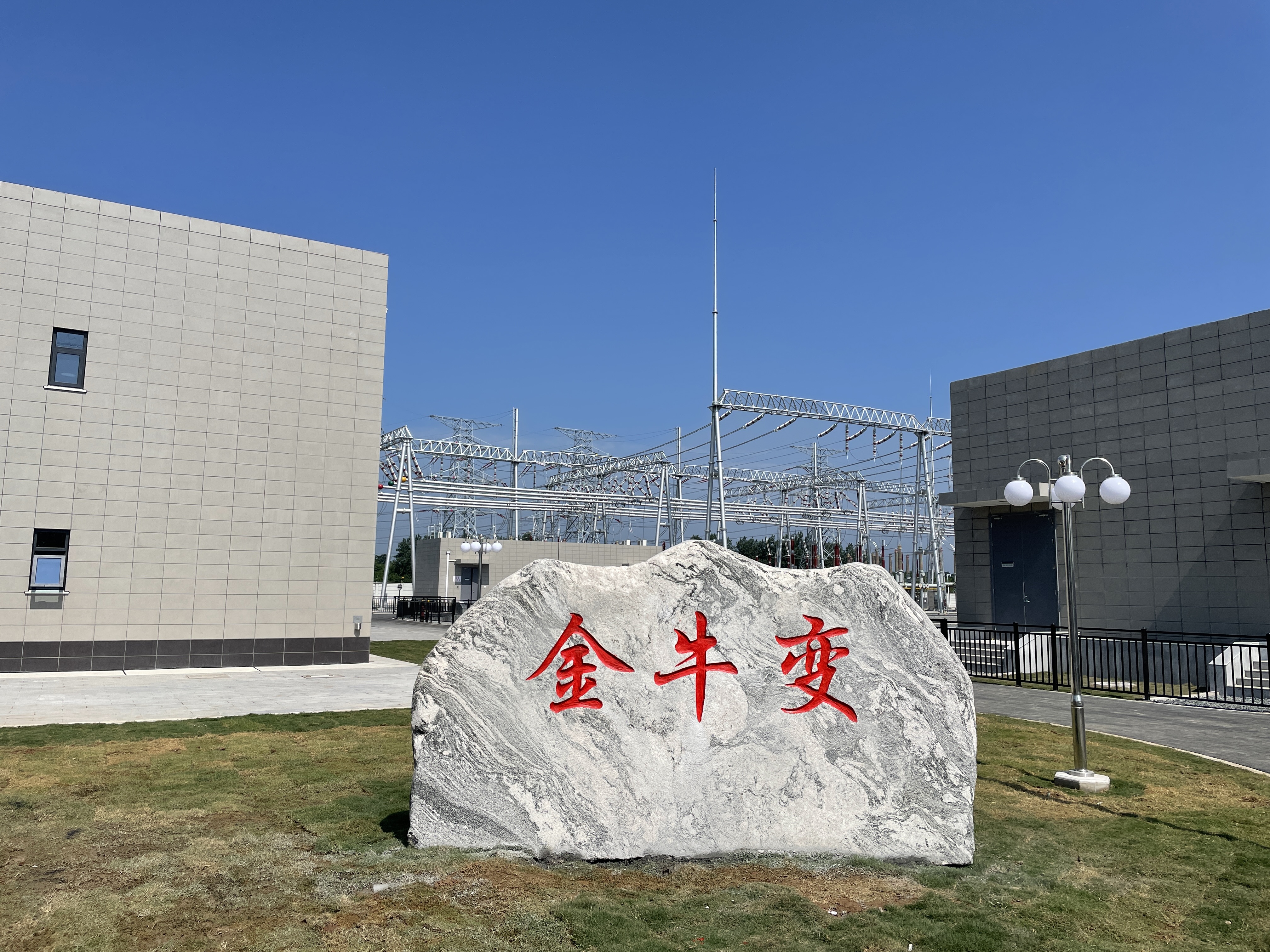 信阳地区第三座500千伏变电站顺利投运
