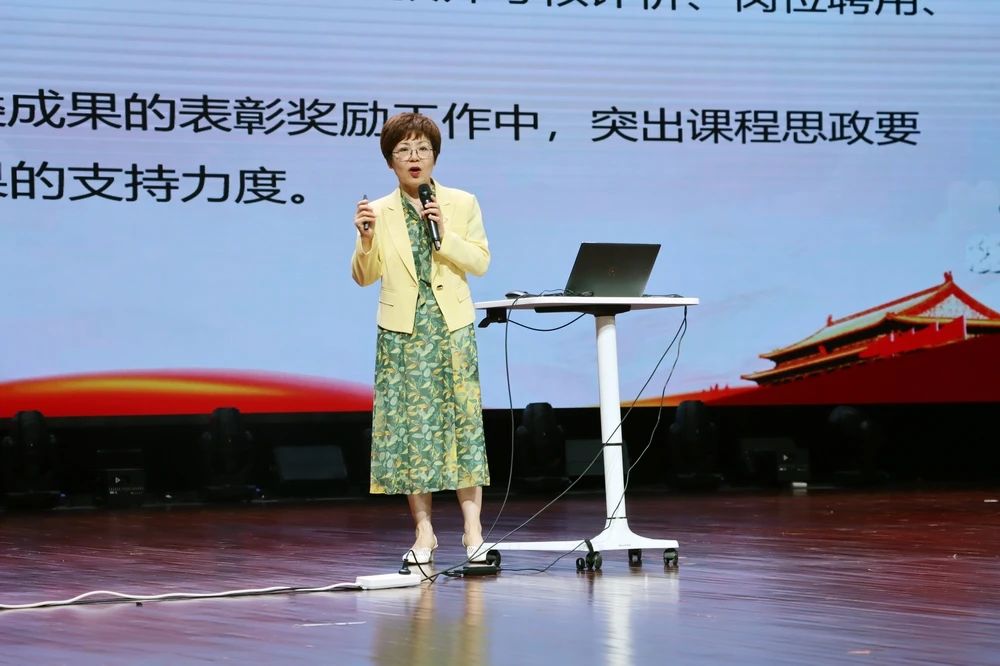 首页>河南交通广播>正文>张梅教授点评王昆欣教授点评当天下午,全国